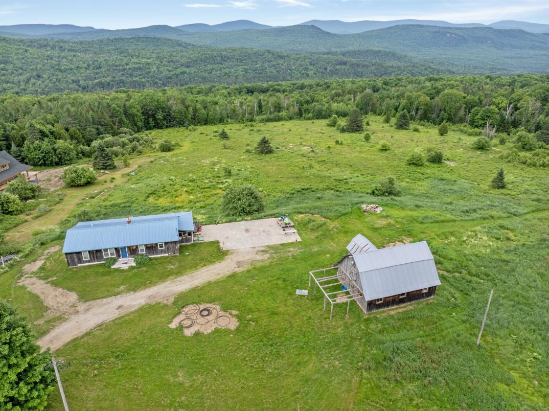 Horse farm with Mountain views - photo 3