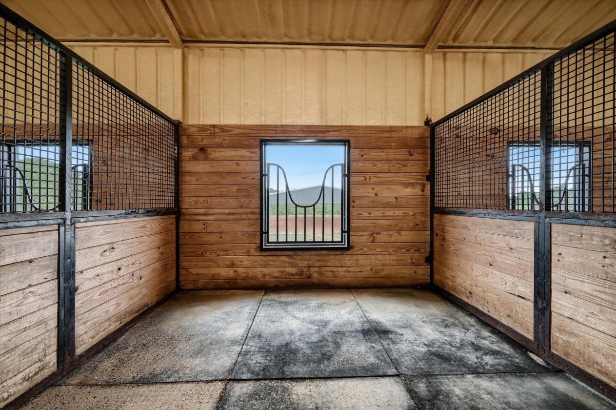Breathtaking 20+ acre paradise for equestrians - photo 25