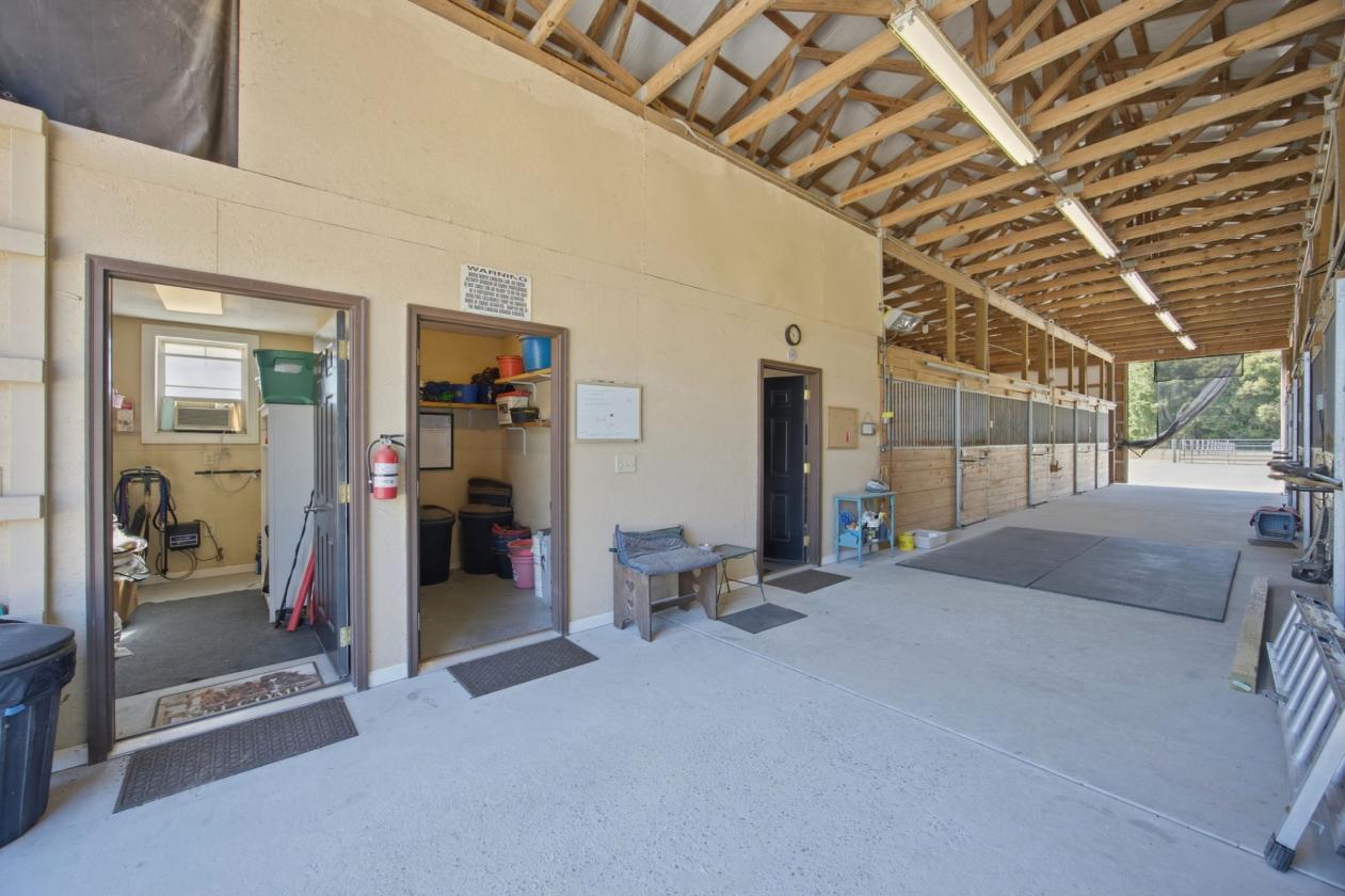 Horse Farm with Lighted Riding Arena and Pool - photo 22