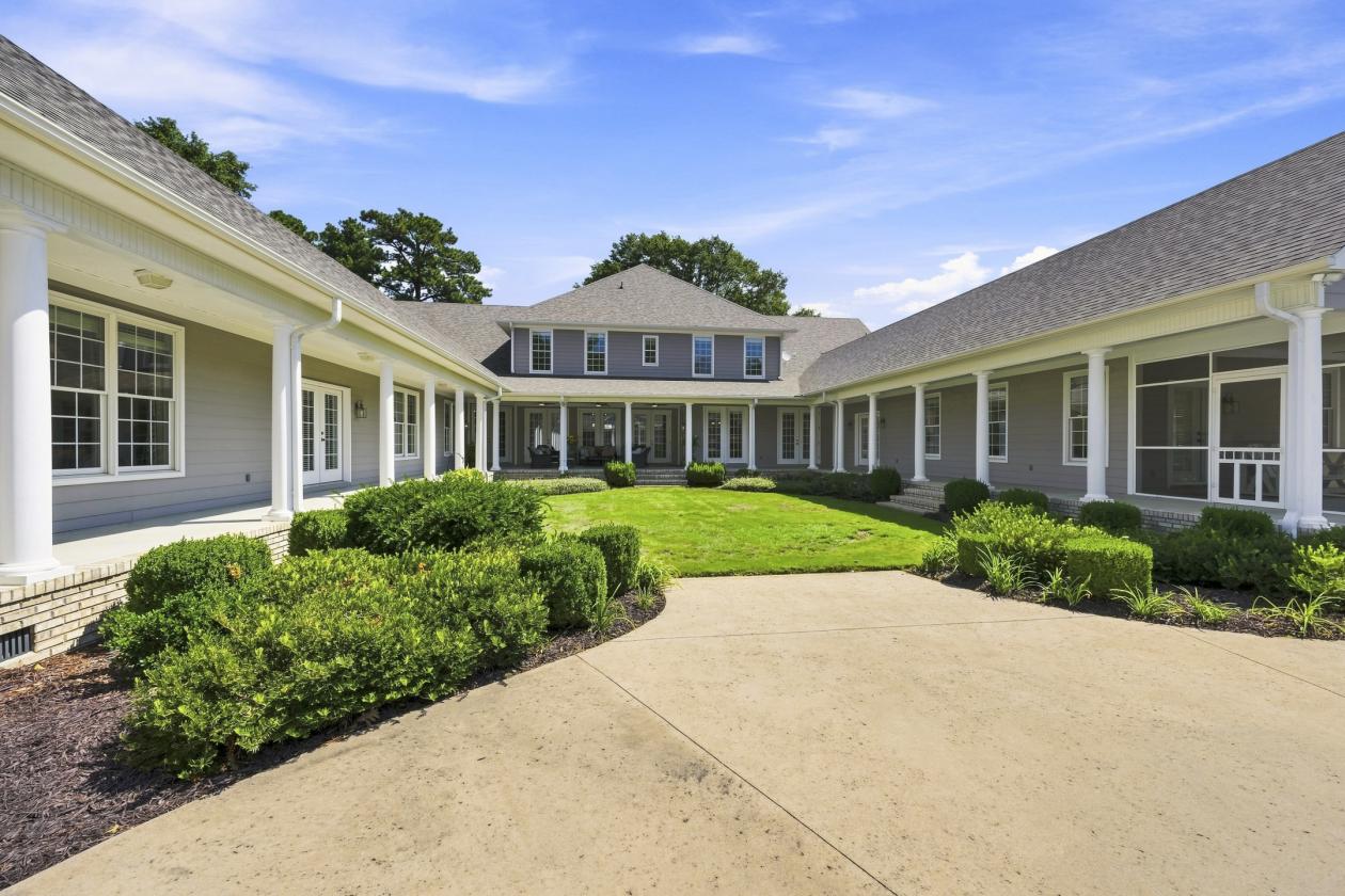 Meticulously Maintained Private Southern Estate - photo 25