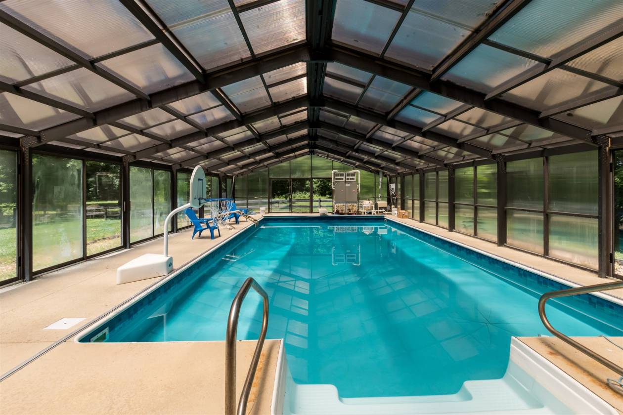 Breathtaking ranch with nearly 30 acres! Pendleton, Madison County