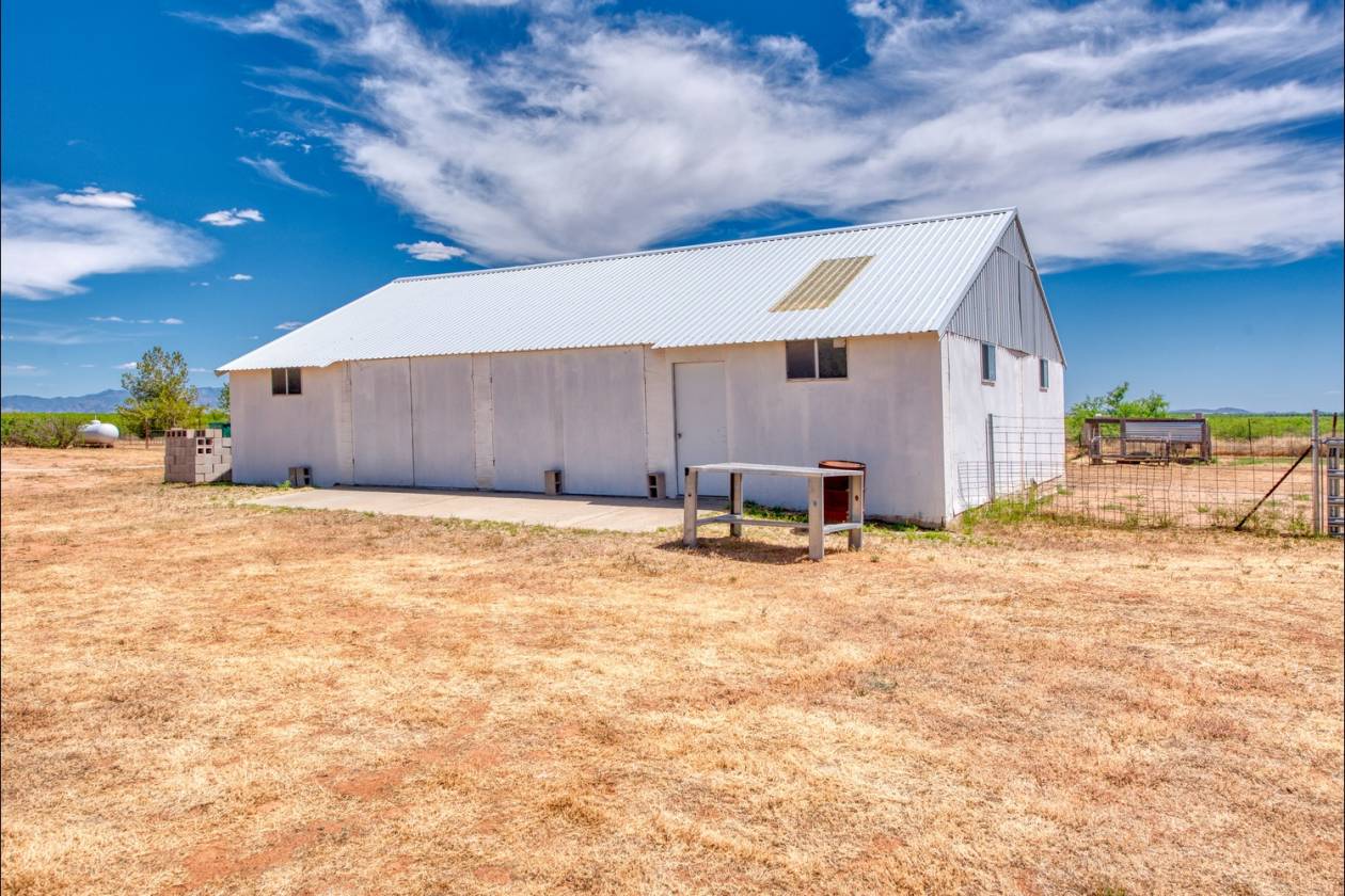 JUST REDUCED 40 Acre Ranch with Custom Built Home... Willcox