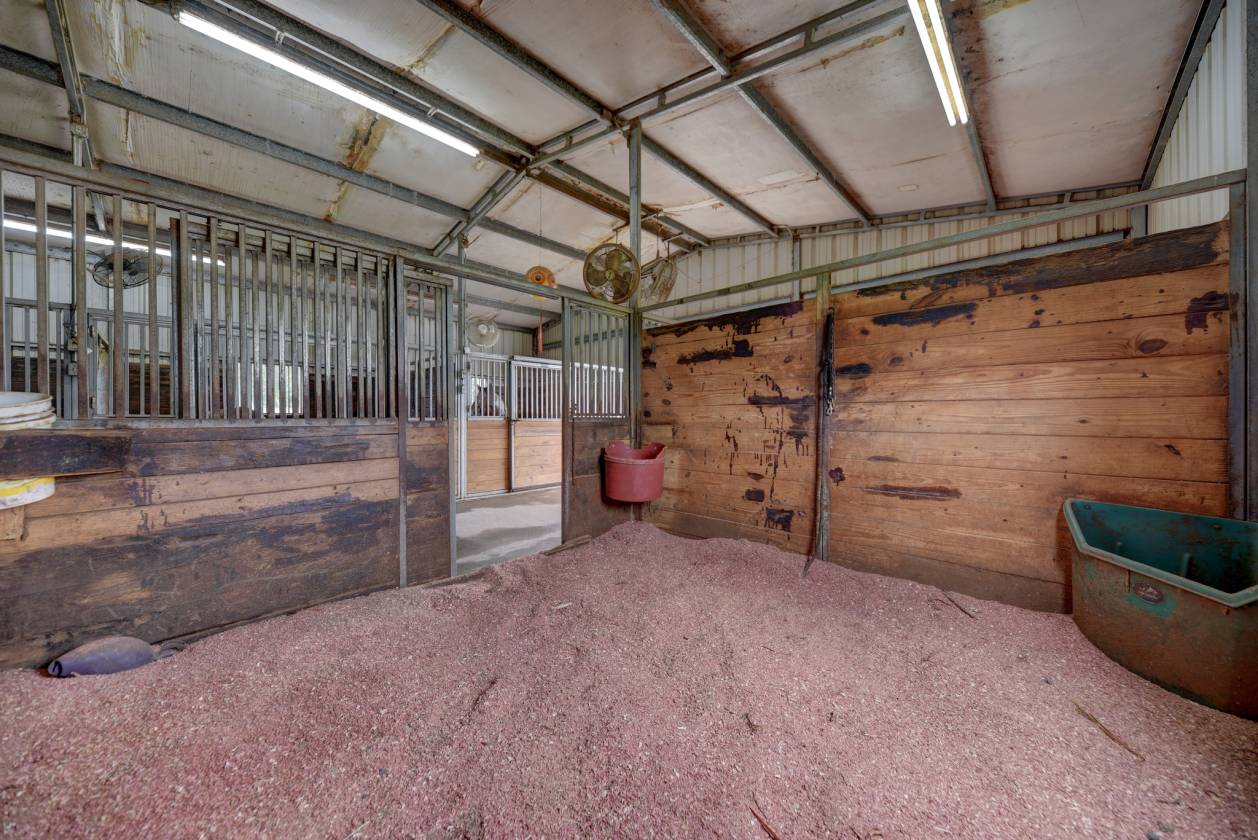 The Price Equine Ranch Horse Training Facility +/... Brenham