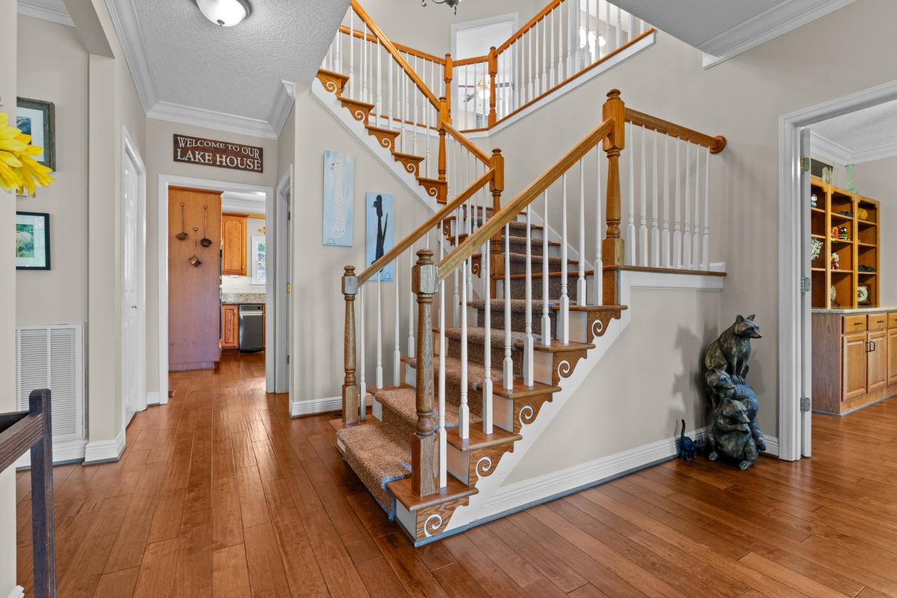 Lakefront Equestrian Estate on 8 Acres - photo 13