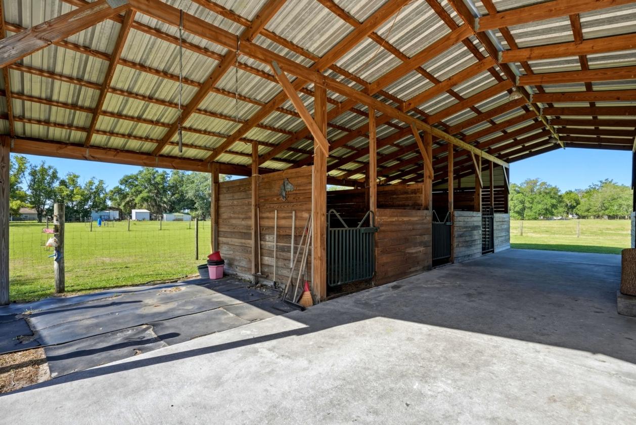 Unique equestrian estate on 6.57 acres - photo 25