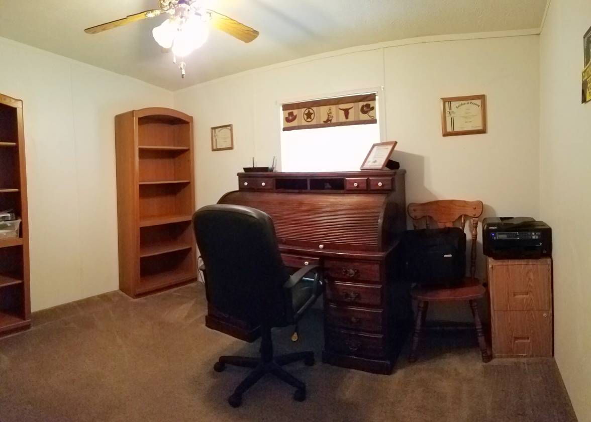 10 acre horse property Affordable in the desirable Lithia area