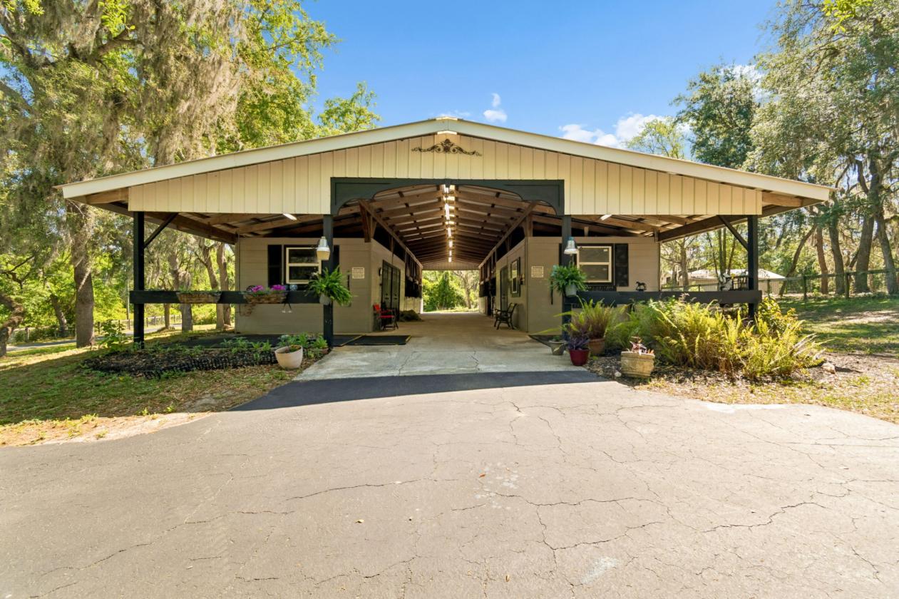 17 acre horse farm HIGH AND DRY with arena & barn - photo 3