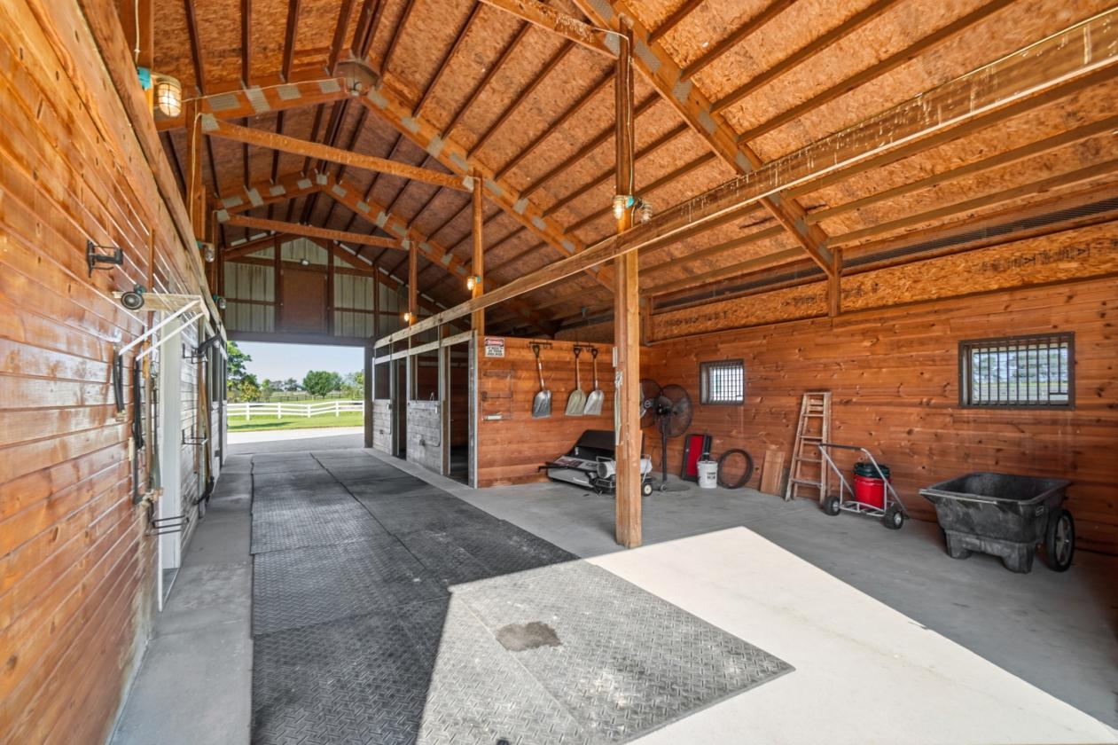 EQUESTRIAN RETREAT ON 10 ACRES - photo 27