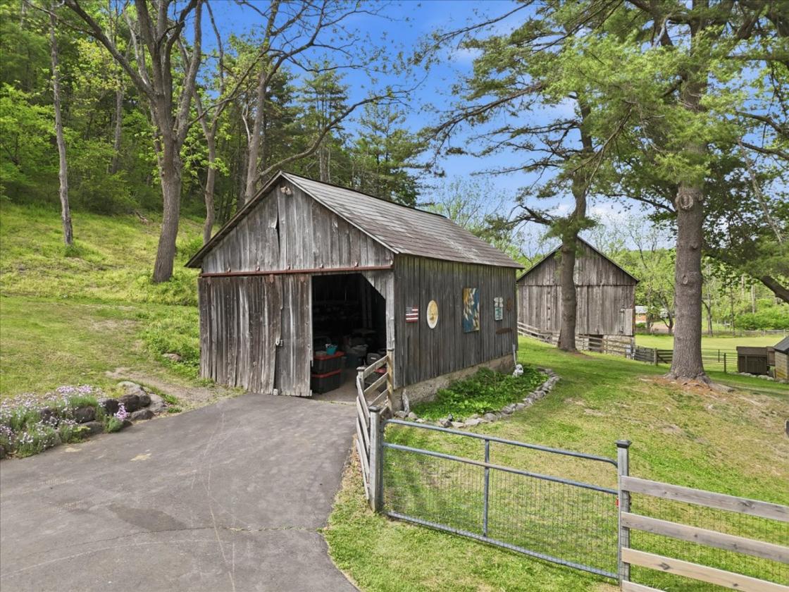 Estate with Bank Barn and Large, Updated Home - photo 25