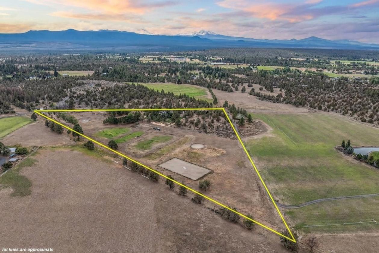 Beautiful Horse Property on 15 Acres - photo 30
