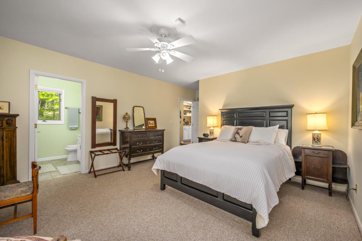 Mountain Views, Privacy, Trails, Updated Home - photo 9