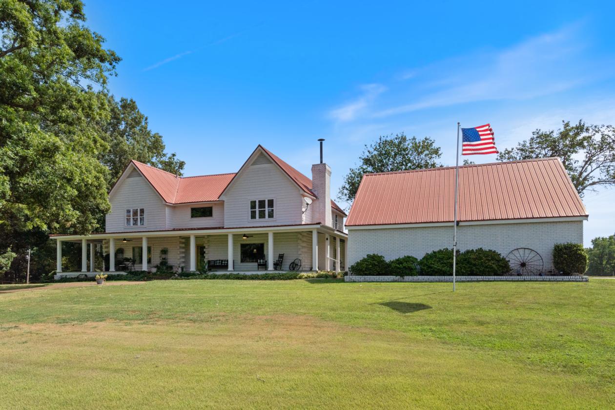 41-ACRE HORSE PROPERTY | 11 STALL BARN & ARENA - photo 5