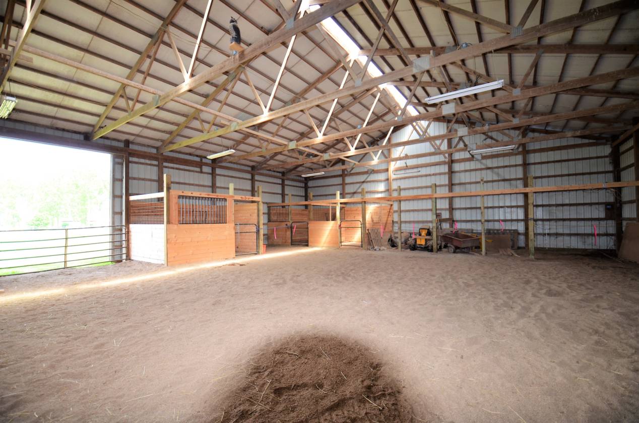 10 Acre Horse Farm Property Greenfield Indiana w/ Indoor arena