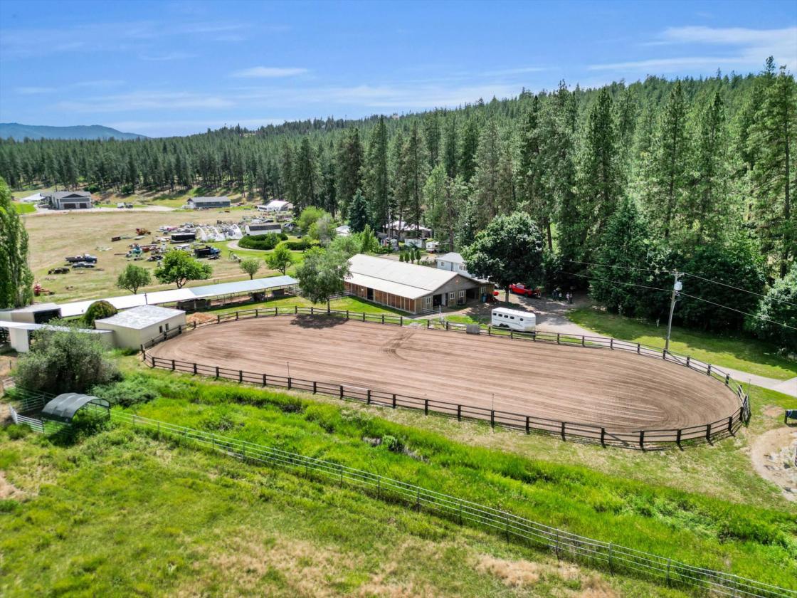 Turnkey Equestrian facility on Idaho/WA State line - photo 1