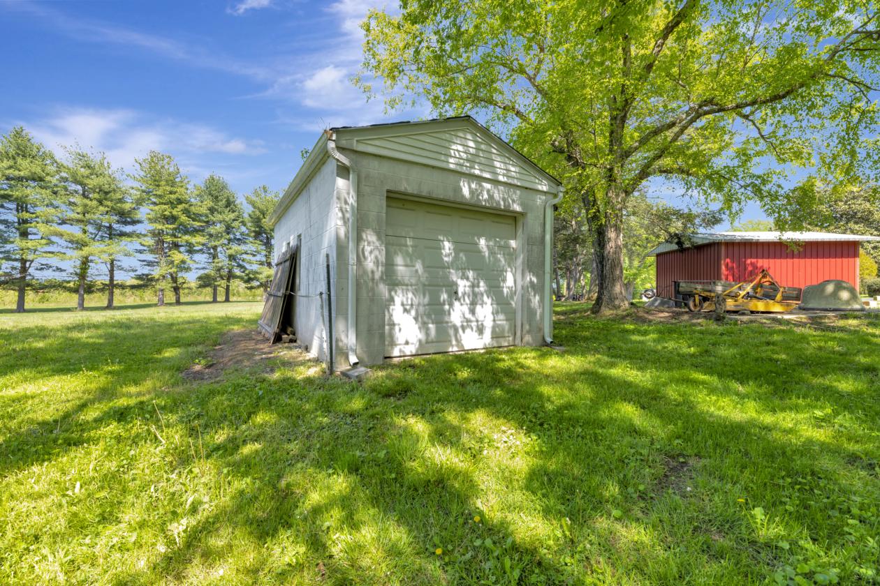 24 Acre Horse Farm - photo 30