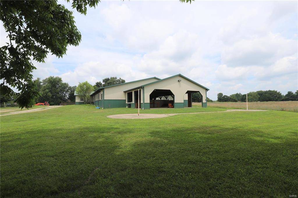 Equestrian Estate at the edge of Farmington, Missouri