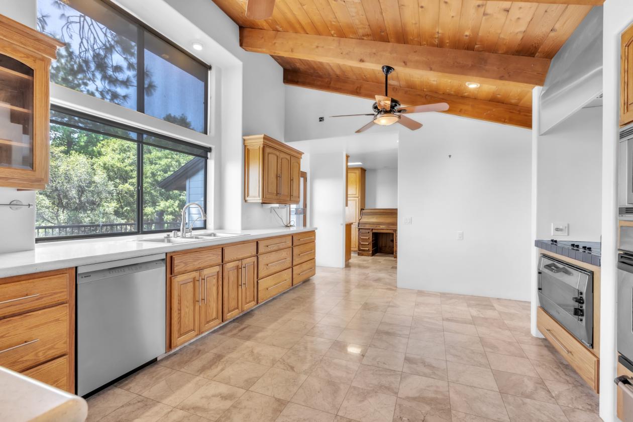 Custom home on nearly 15 acres of private land - photo 9