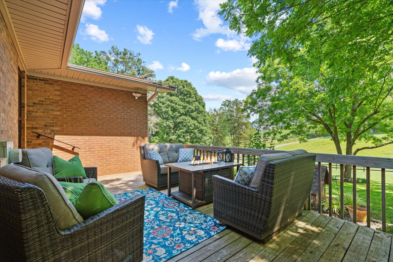 Equestrian Retreat with Pastures and Sunset Views - photo 8