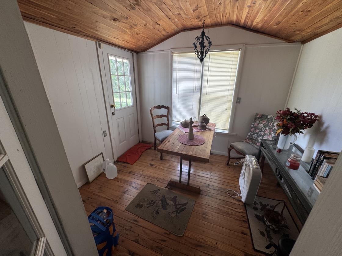 6+ Acres on Golf Course, 2 Barns, 1 House, NO HOA - photo 18