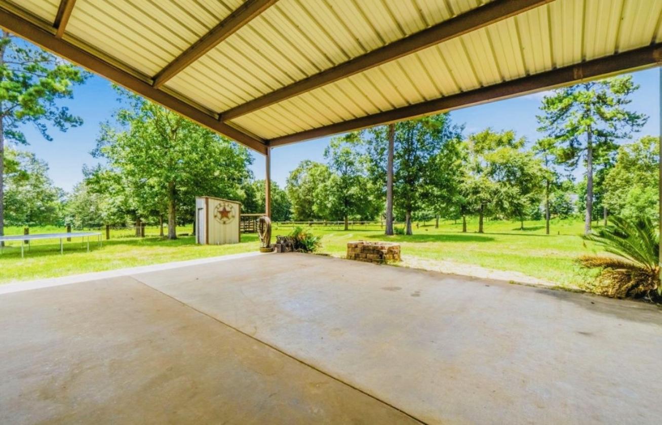 Beautiful East Texas horse property - photo 20