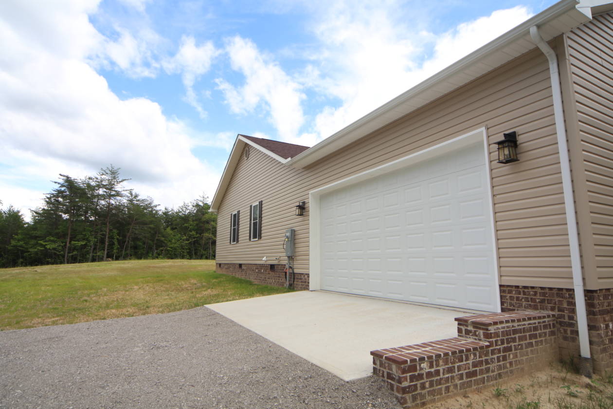 Custom Home in Ridgetop Acres adjacent to The Big South... Jamestown, Fentress County