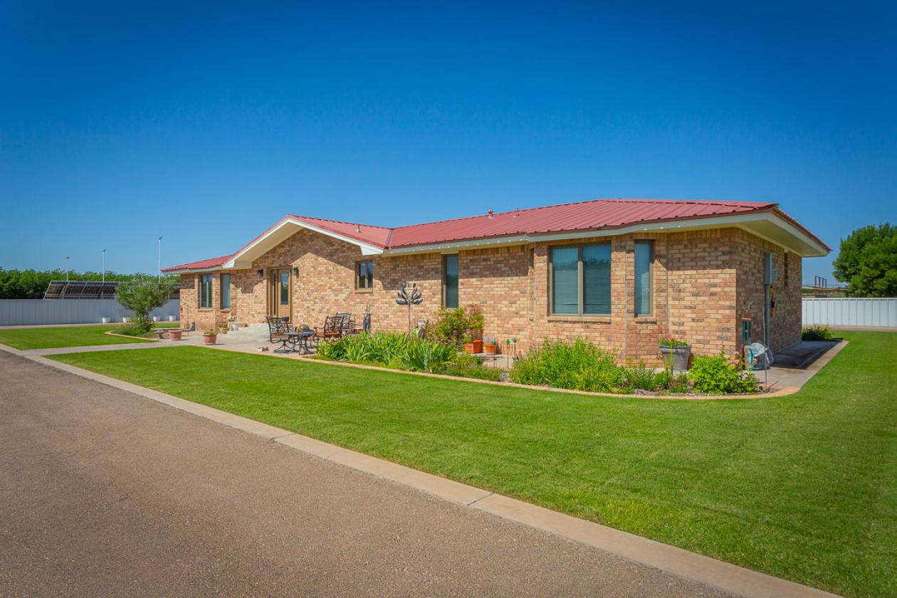 Equine enthusiasts dream property! - photo 4
