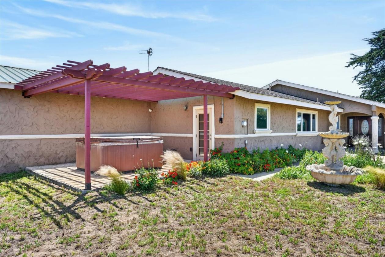 Spectacular horse property with ocean views! - photo 4