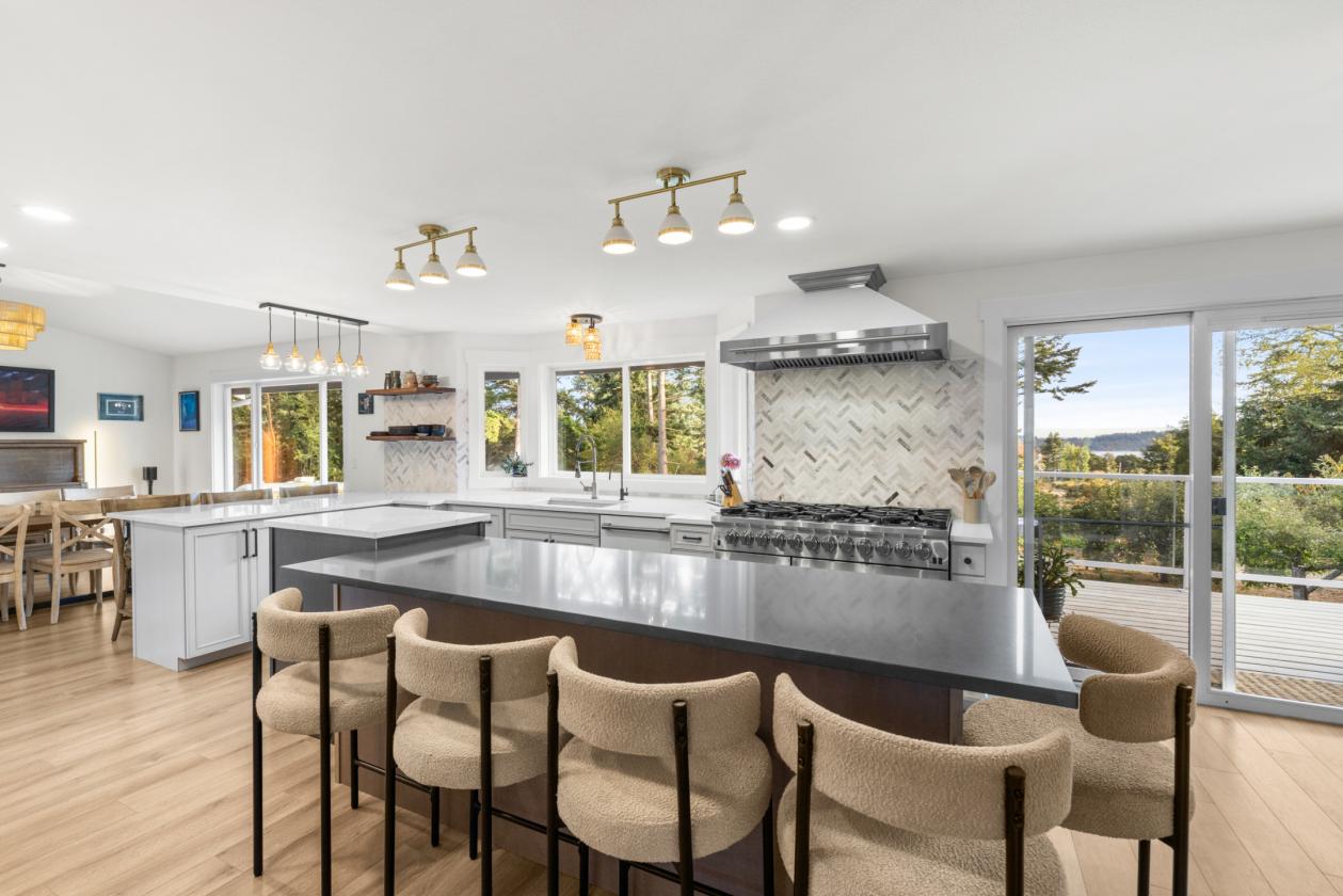 Beautifully Updated Acreage Estate - photo 8