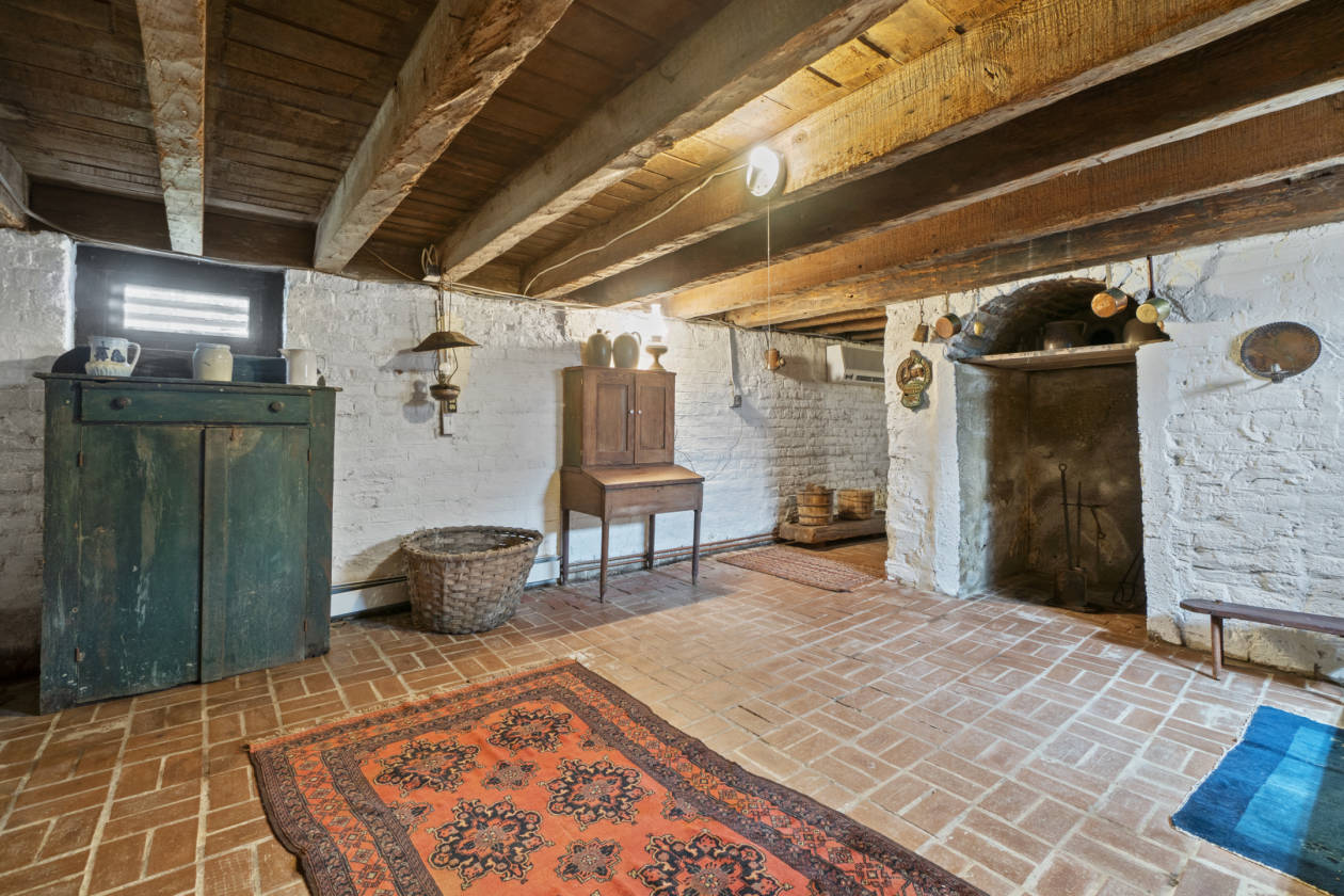 Pre-revoutionary home on a 10-acre horse farm! - photo 20