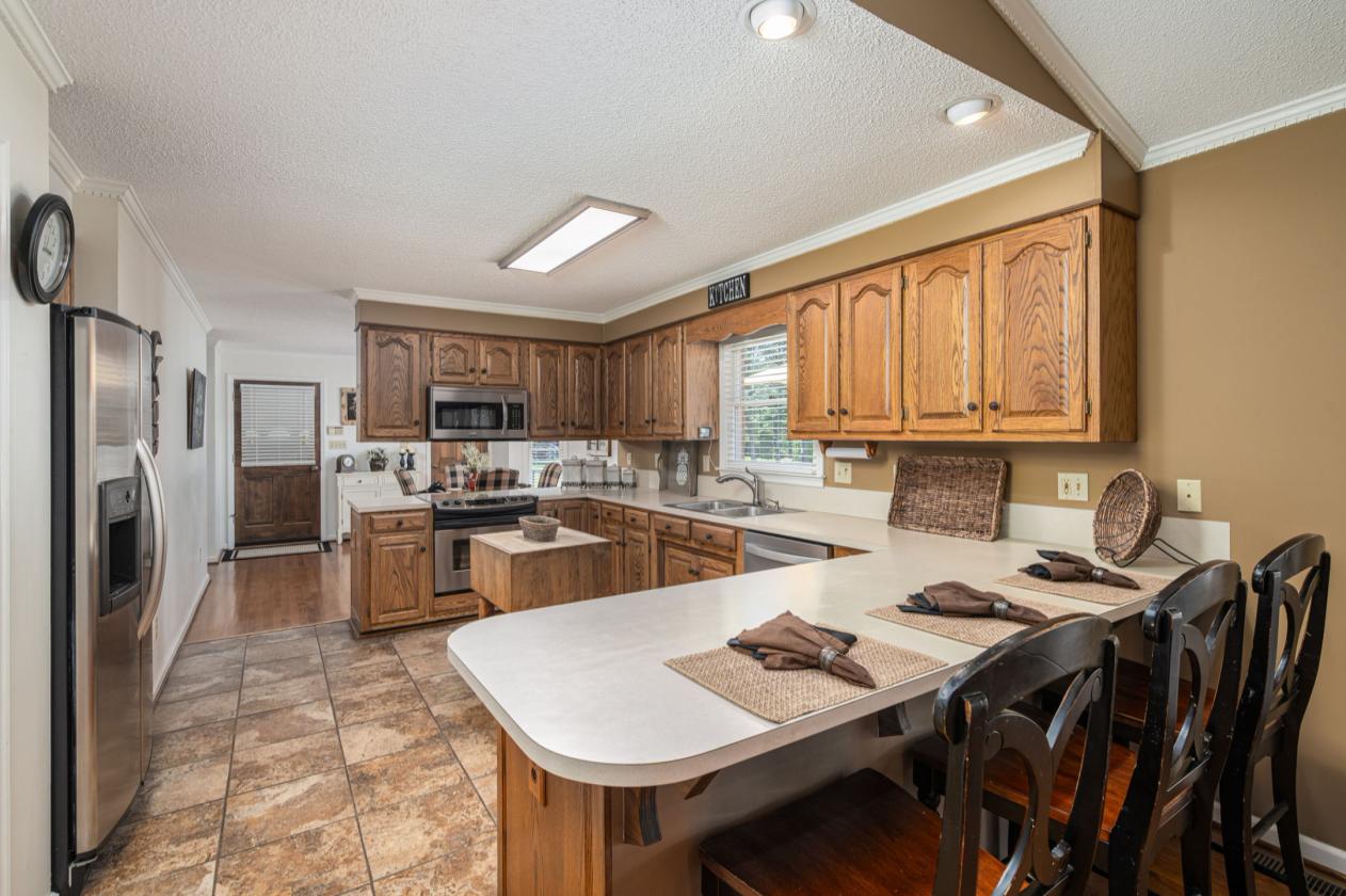 25-acre estate with river frontage and barn - photo 4