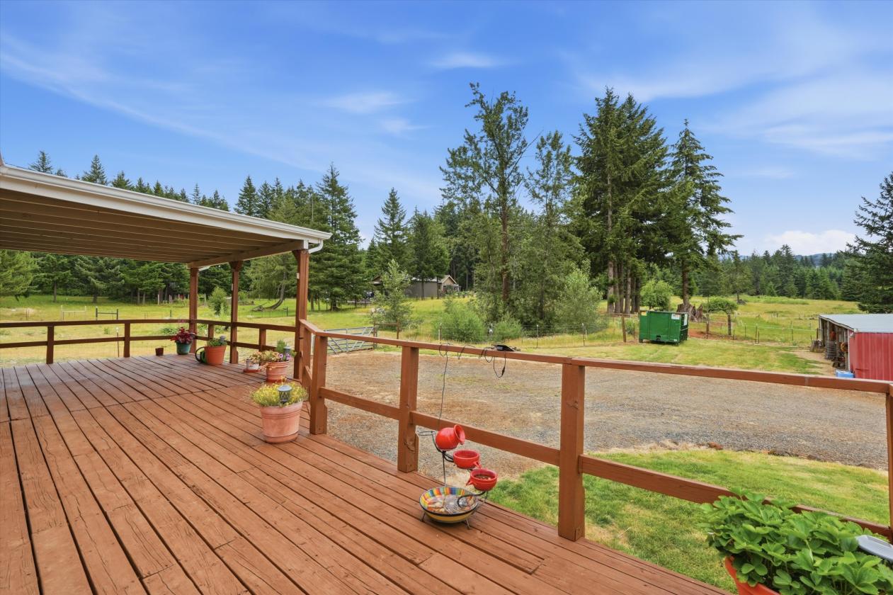 9.11 Acres with 8 Stall barn & Indoor Arena! - photo 17