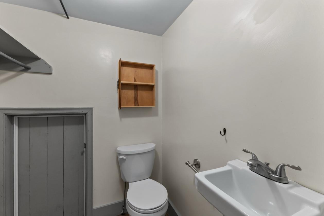 Beautiful Cape Home with Barn & Direct Trail Access - photo 20