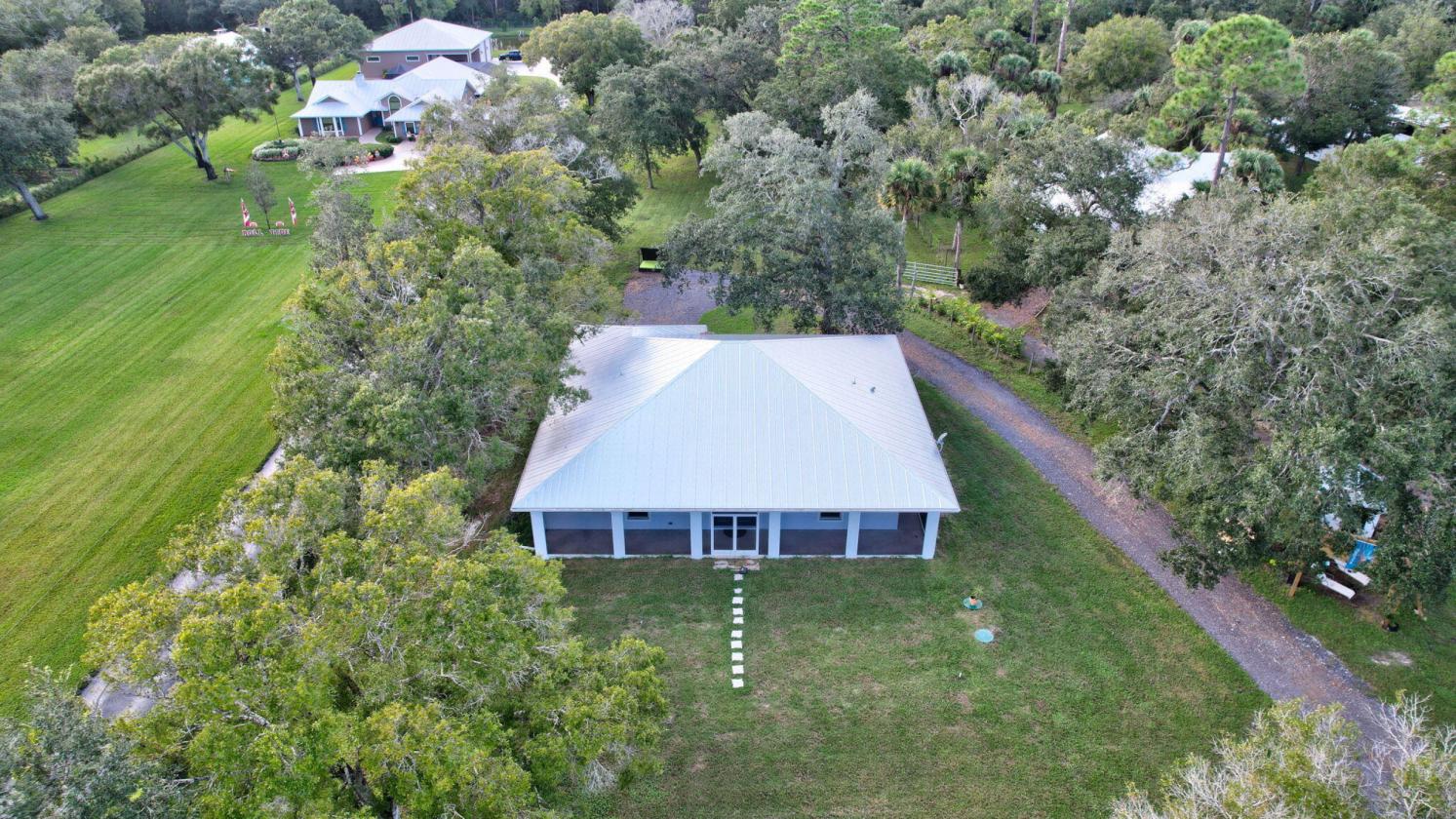 Horse Property with new guest house and 10 stalls - photo 6