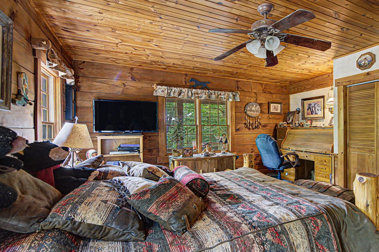 LOG HOME,The Galena Territory Equestrian Property - photo 17