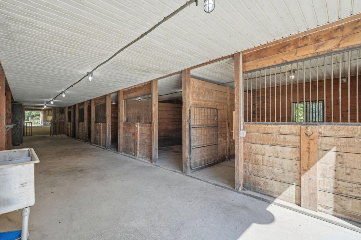 Equestrian Estate with indoor and outdoor arenas - photo 18