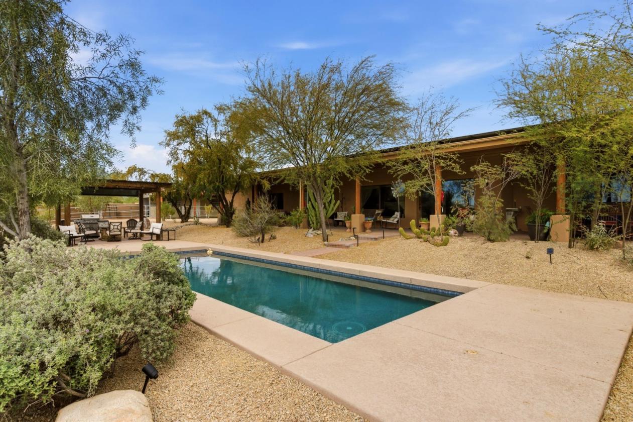 Unique Home on Acre+ Close to All Amenities - photo 4