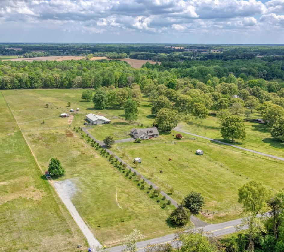 Turnkey Equestrian Estate on 10.9 Acres - photo 13
