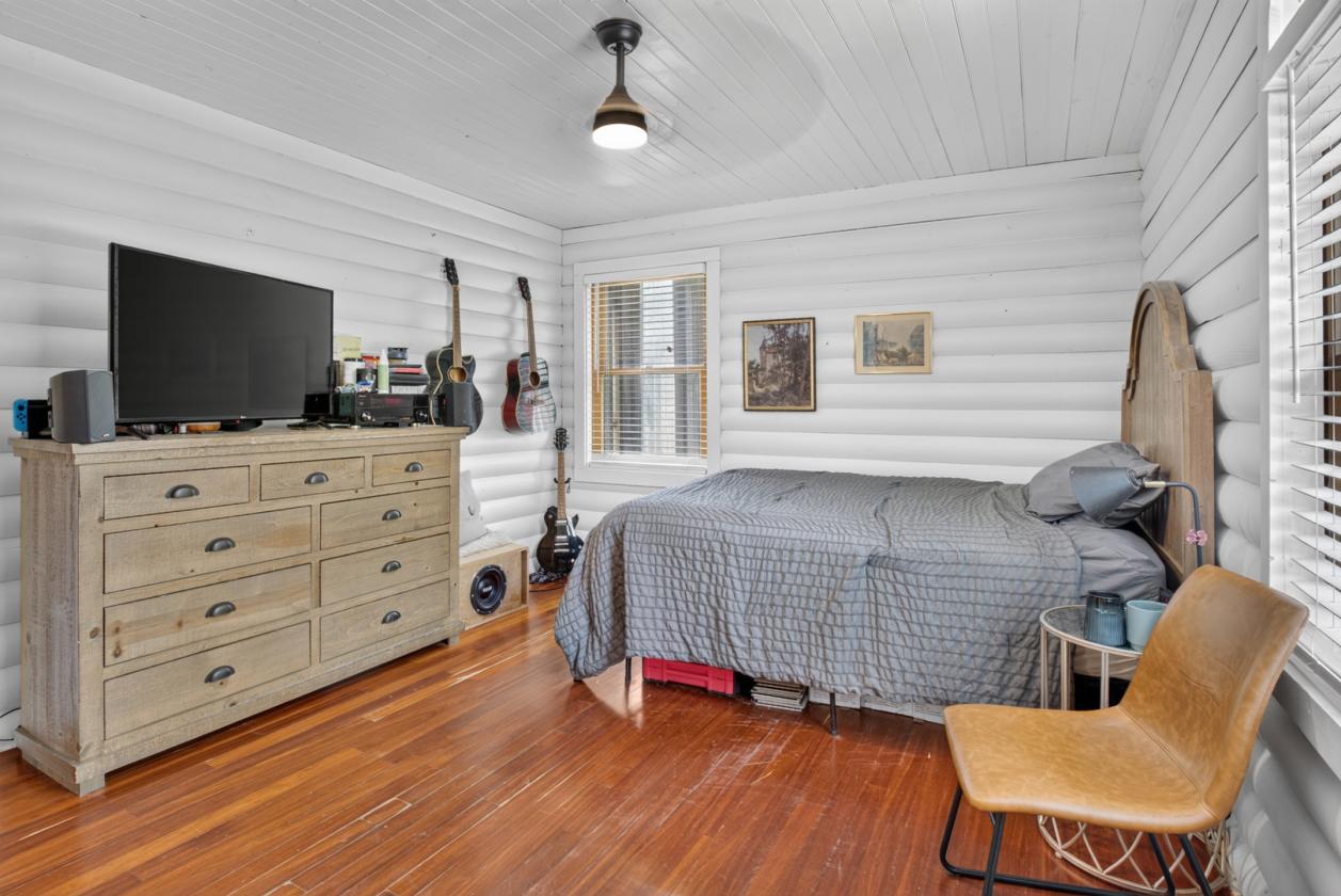 Log Home on 10 acres - Bring your horses! - photo 23