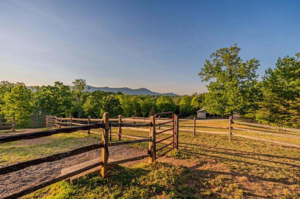 Historic 24 ac Equestrian Estate w Covered Arena - photo 9