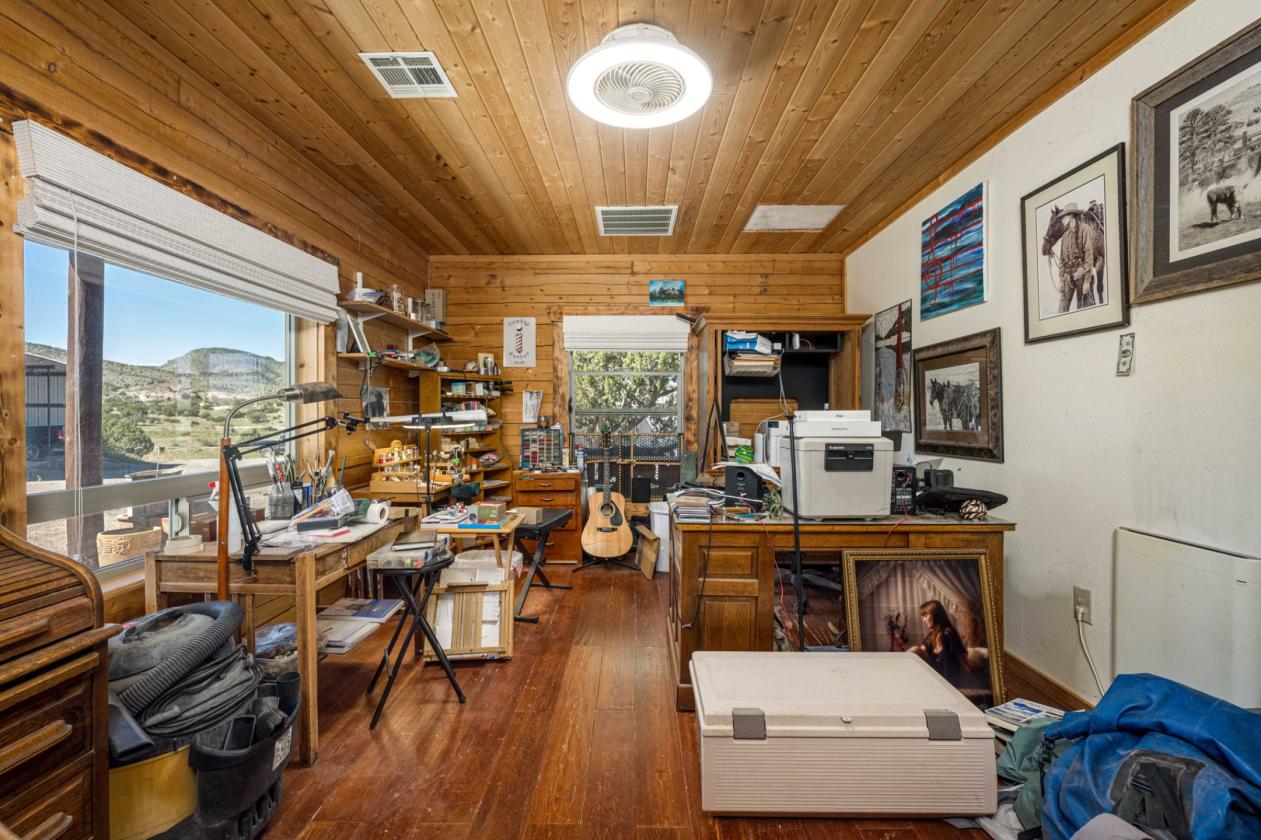 Beautiful Cabin with Horse Facilities - photo 10