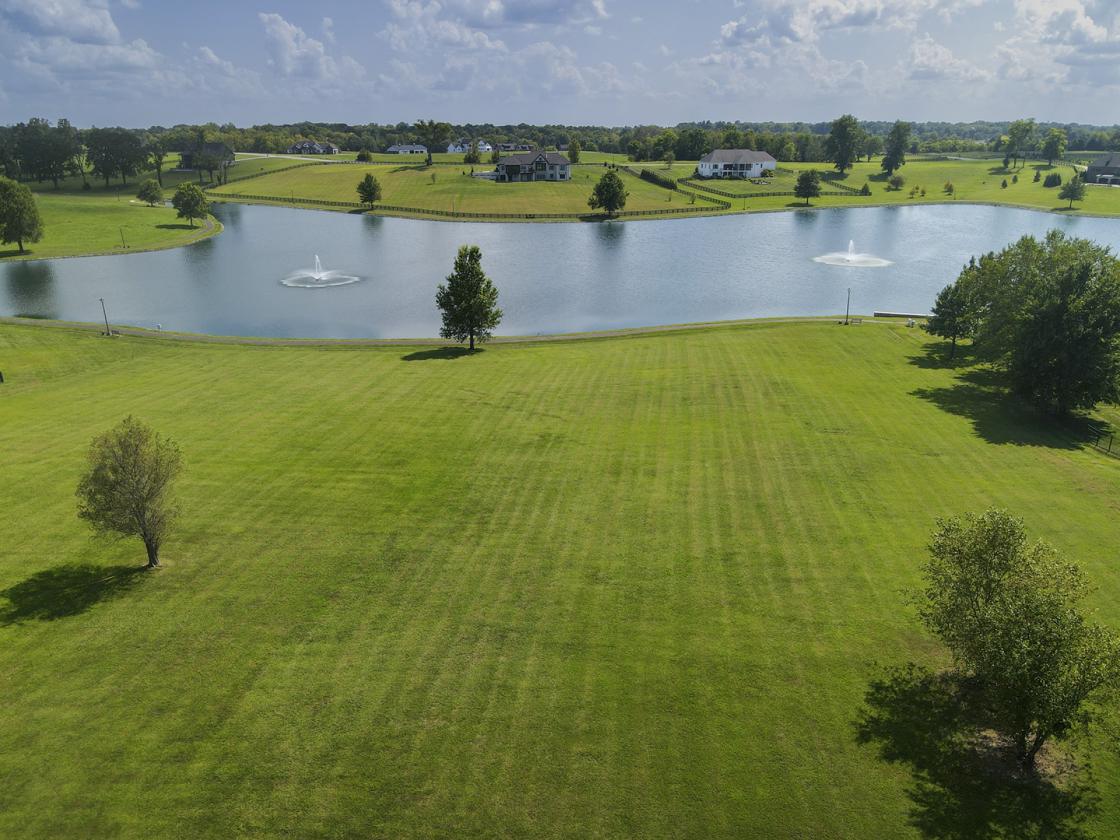 LUXURY HOME IN AMAZING EQUESTRIAN COMMUNITY - photo 5