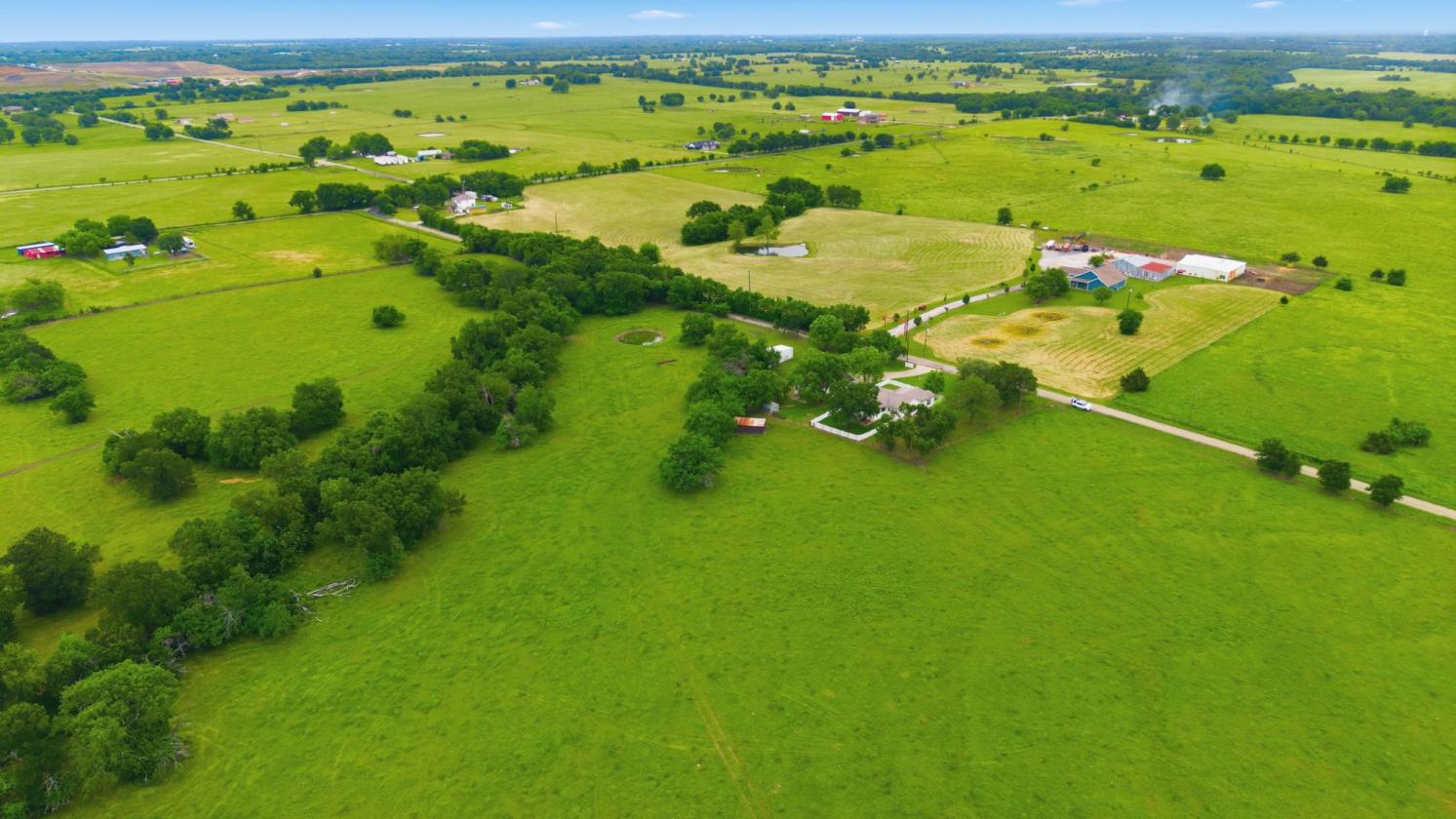 194 ACRE BREATHTAKING RANCH - photo 9