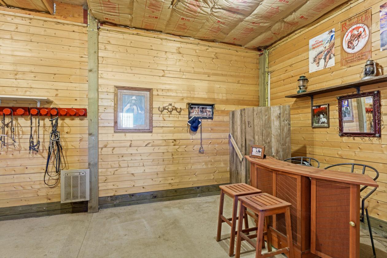 Charming horse property on private lane - photo 20