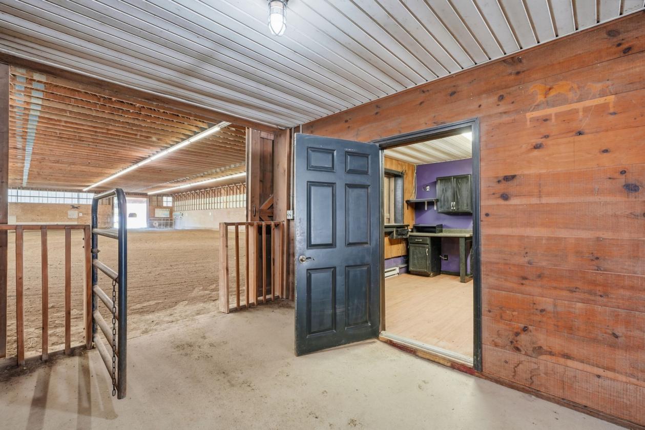Equestrian Estate with indoor and outdoor arenas - photo 20