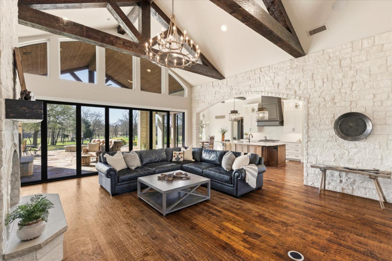 The perfect luxury home with privacy - photo 6