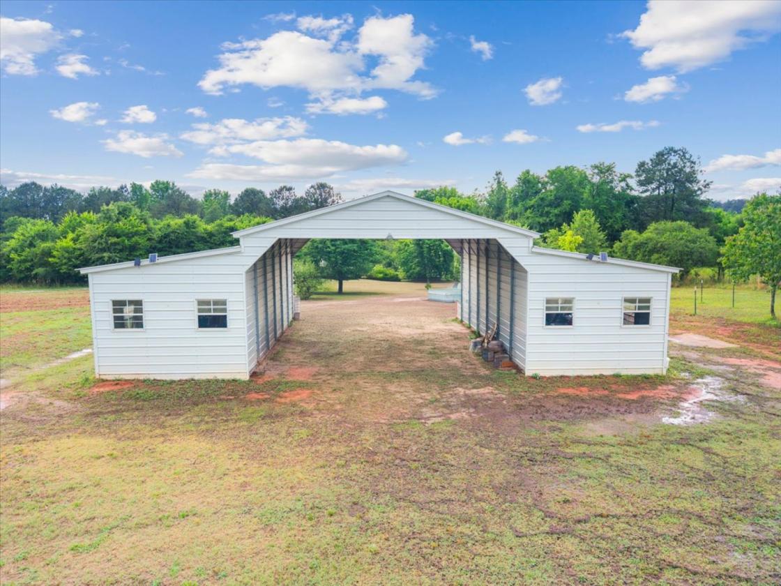 Remodeled Farmhouse in Private Community - photo 4