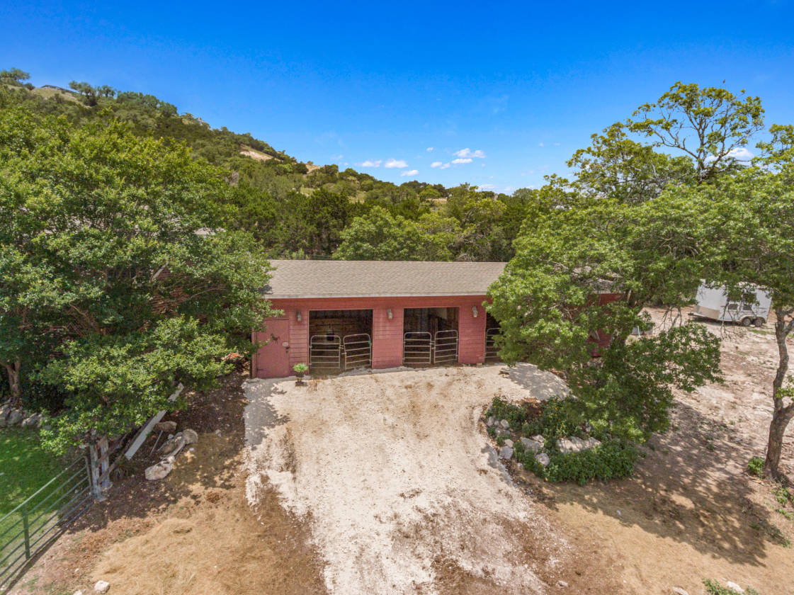 FANTASTIC SALE OF THIS 8.85 ACRE LUXURY HORSE PROPERTY! Boerne