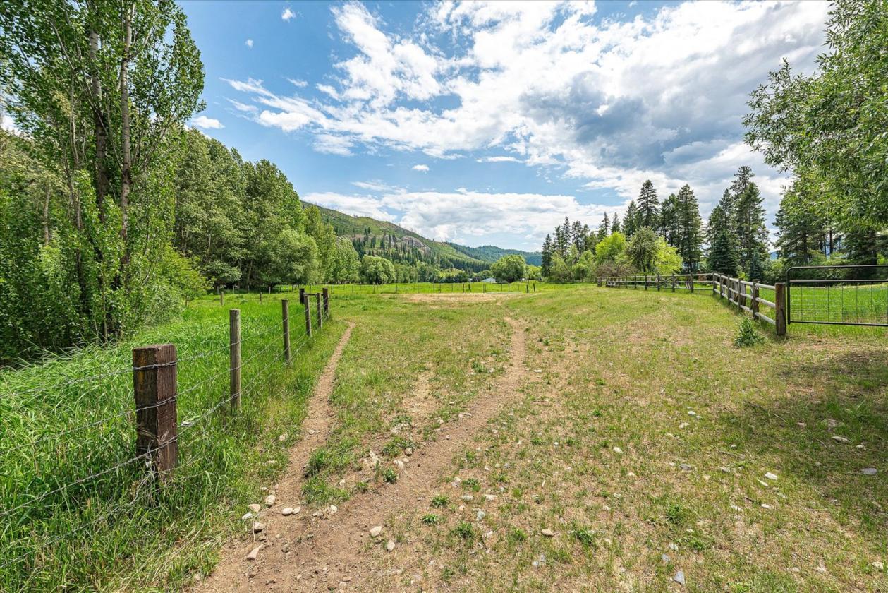 One-of-a-kind Custom Home! 16+ Acres on Mill Creek - photo 10