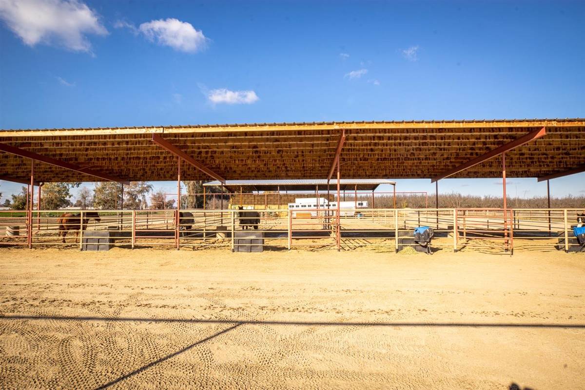 COUNTY PERMITTED HORSE TRAINING ACADEMY AND EVENT VENUE Lemoore