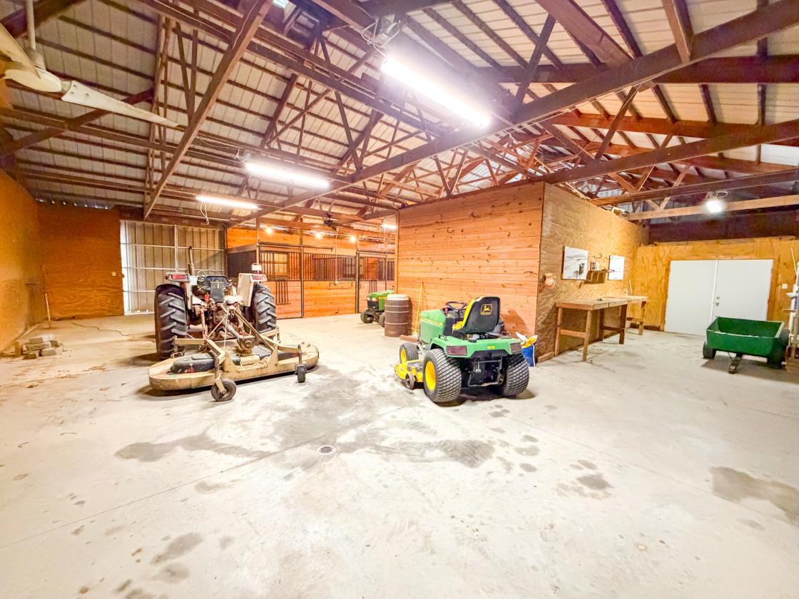 Traditional Ranch with Basement and Barn - photo 16